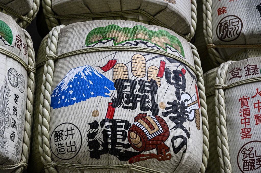 Tokyo, Meyi-Jingu-Shrine, sake barrels